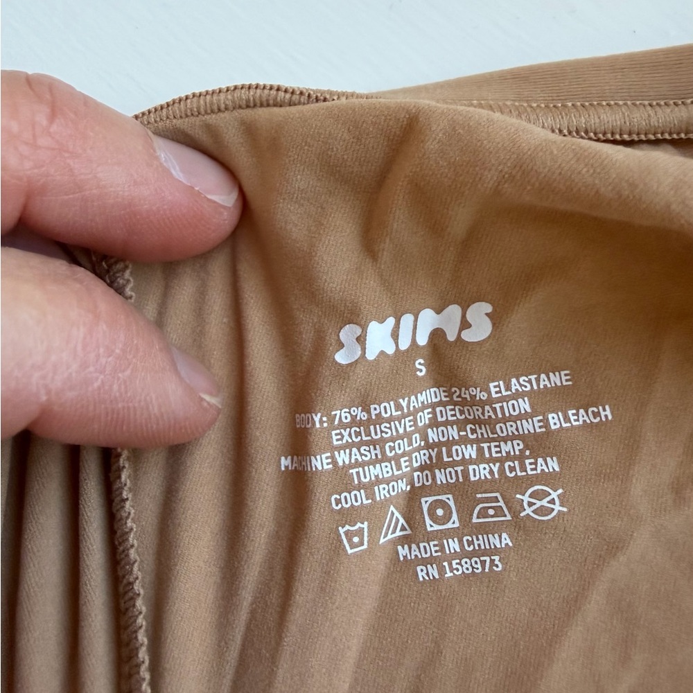 Skims Slip - Picture 2 of 2
